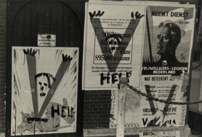 811882 Afbeelding van enkele aangeplakte affiches met Nazi propaganda op een muur te Utrecht.